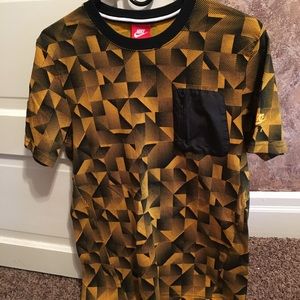 Men’s Nike pocket tee